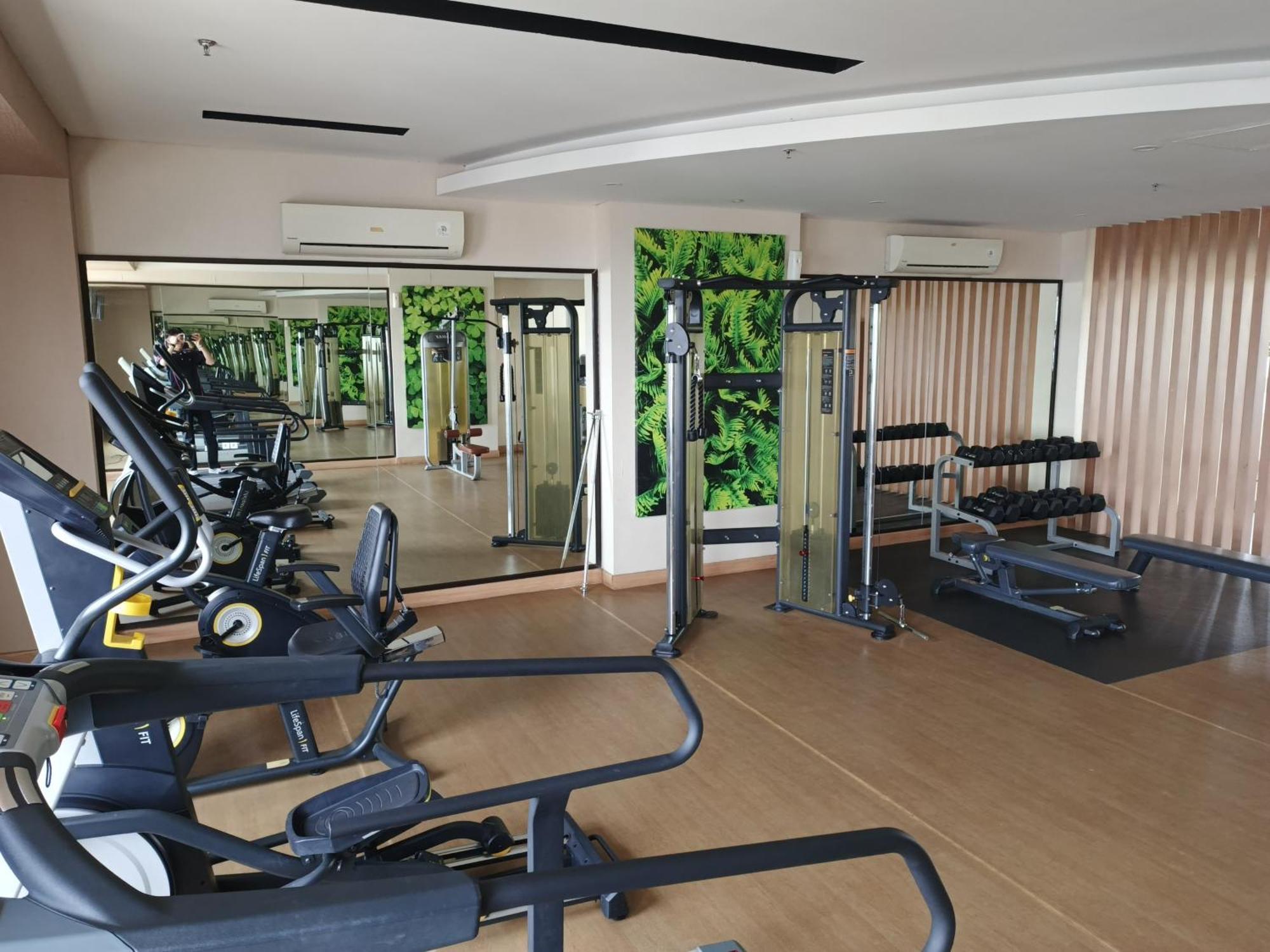 2Br Lucky Tower Residence Jakarta Old Town Top Floor Condo מראה חיצוני תמונה