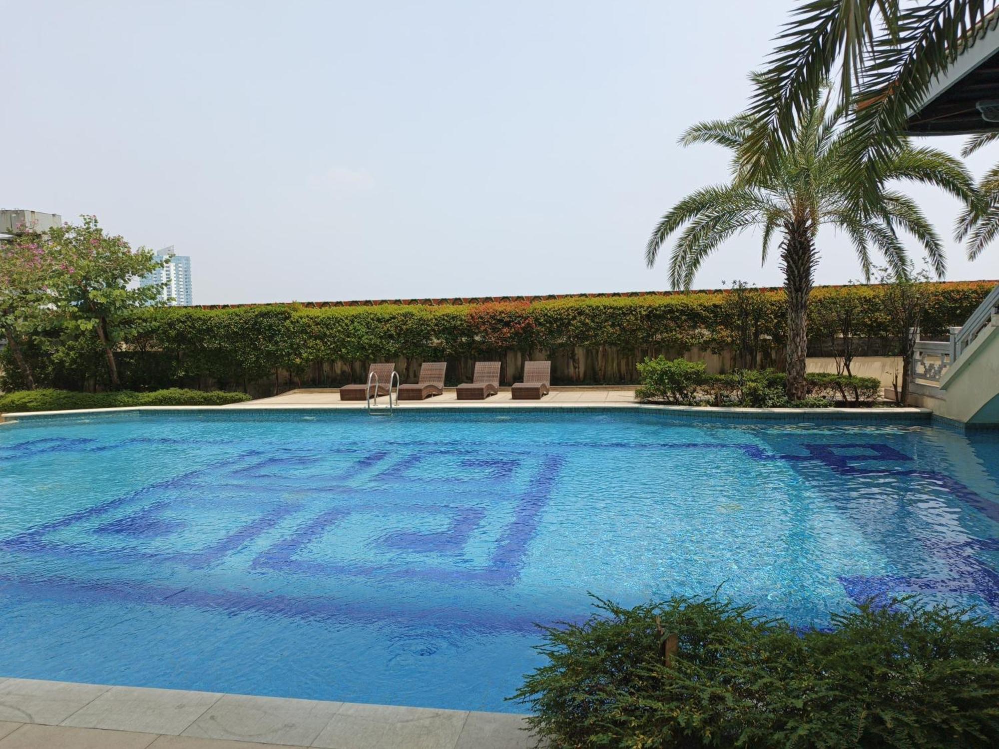 2Br Lucky Tower Residence Jakarta Old Town Top Floor Condo מראה חיצוני תמונה